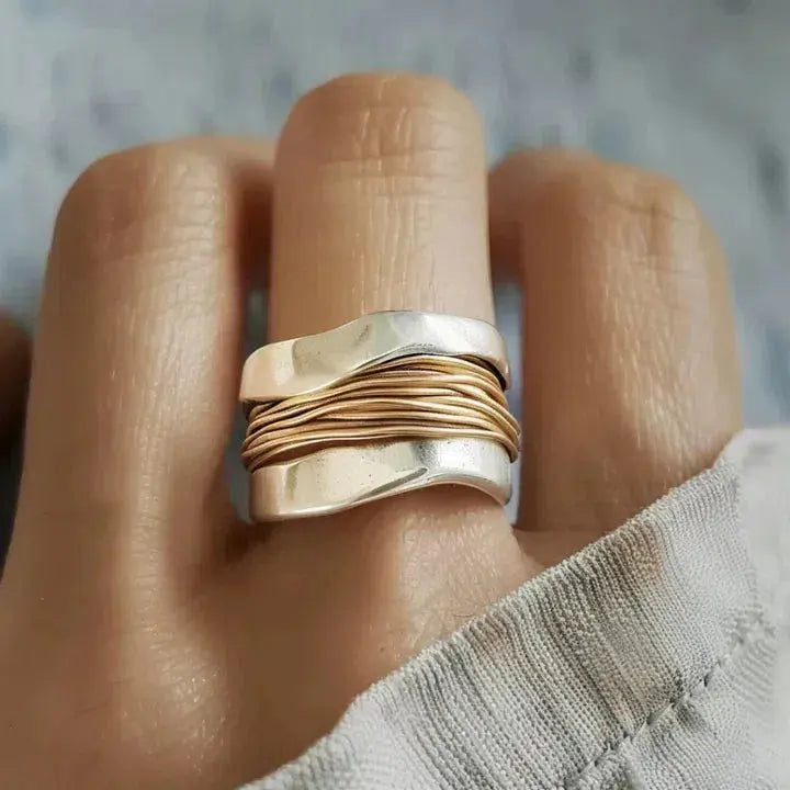 Elspeth | Silver Ring with Gold Thread