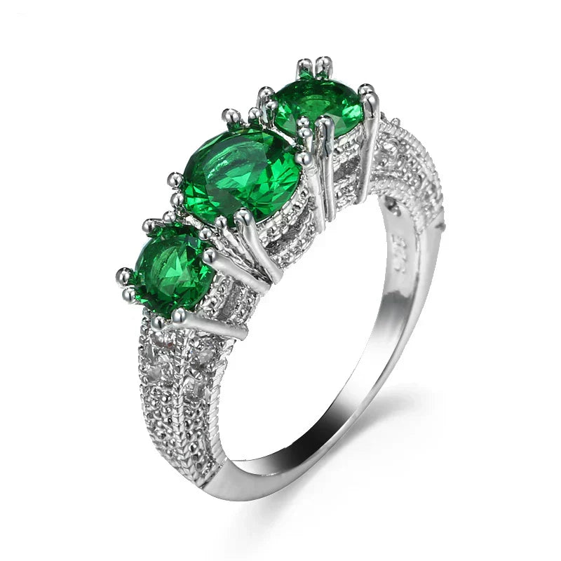 Honor | Ring with Sparkling Emerald Stones