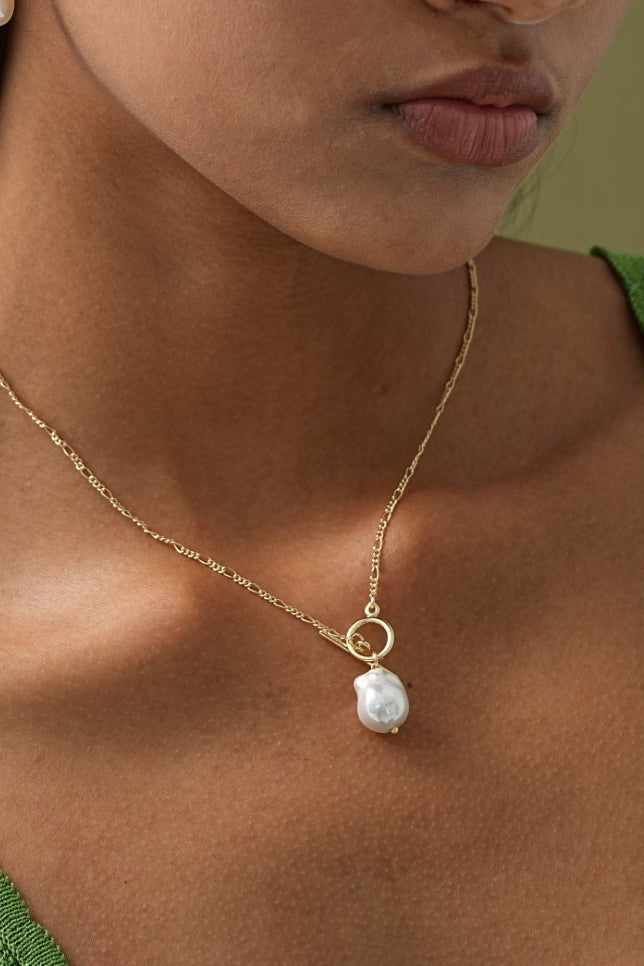 Doreen | Necklace with Golden Pearls
