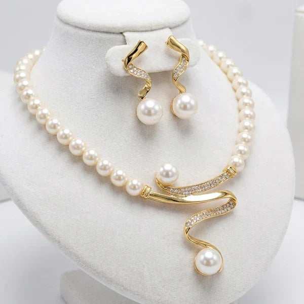 Ottilie | Natural Pearl Necklace and Earrings Set