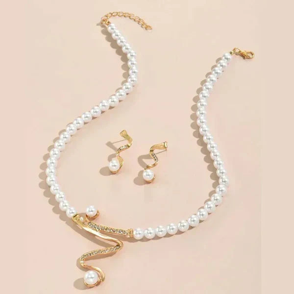Ottilie | Natural Pearl Necklace and Earrings Set