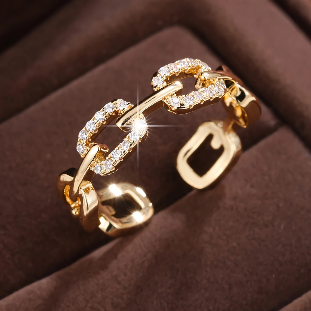 Lucinda | Radiant Chain Gold Ring