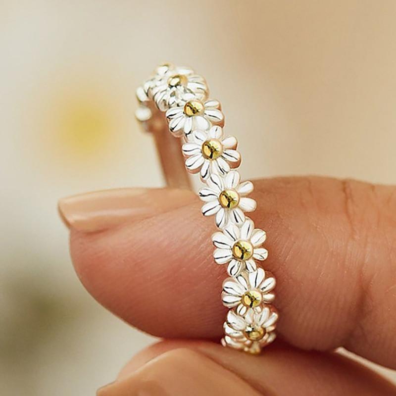 Marguerite | Painted Silver Daisy Ring