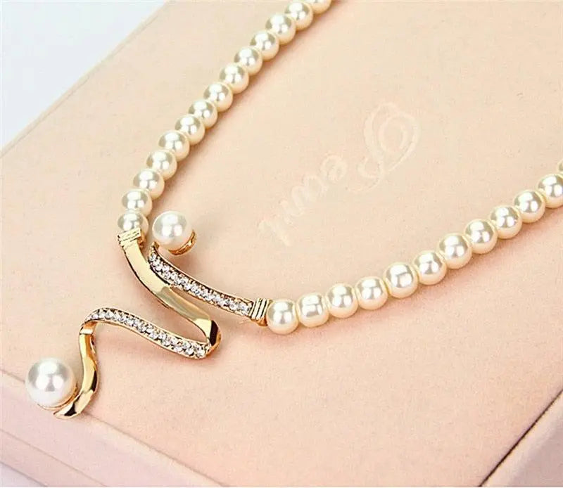 Ottilie | Natural Pearl Necklace and Earrings Set