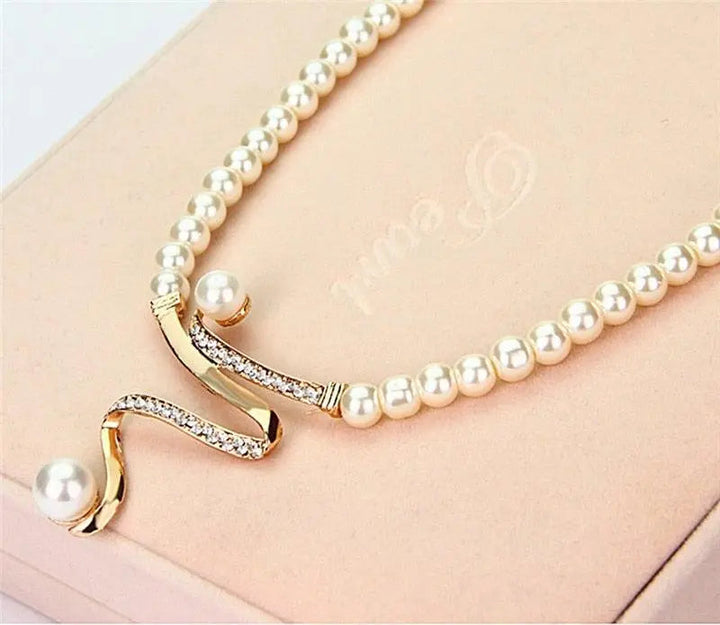 Ottilie | Natural Pearl Necklace and Earrings Set