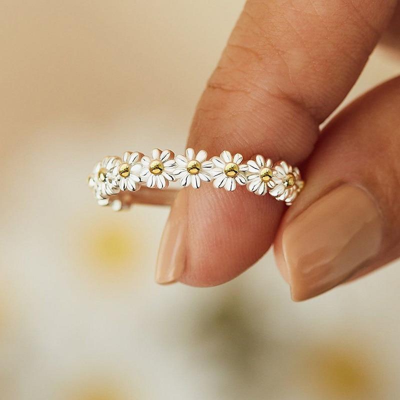 Marguerite | Painted Silver Daisy Ring