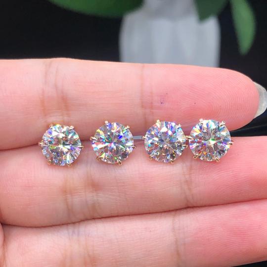 Tera | White and Gold Earrings