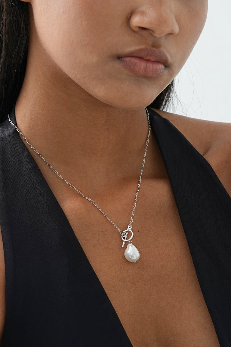 Doreen | Necklace with Golden Pearls