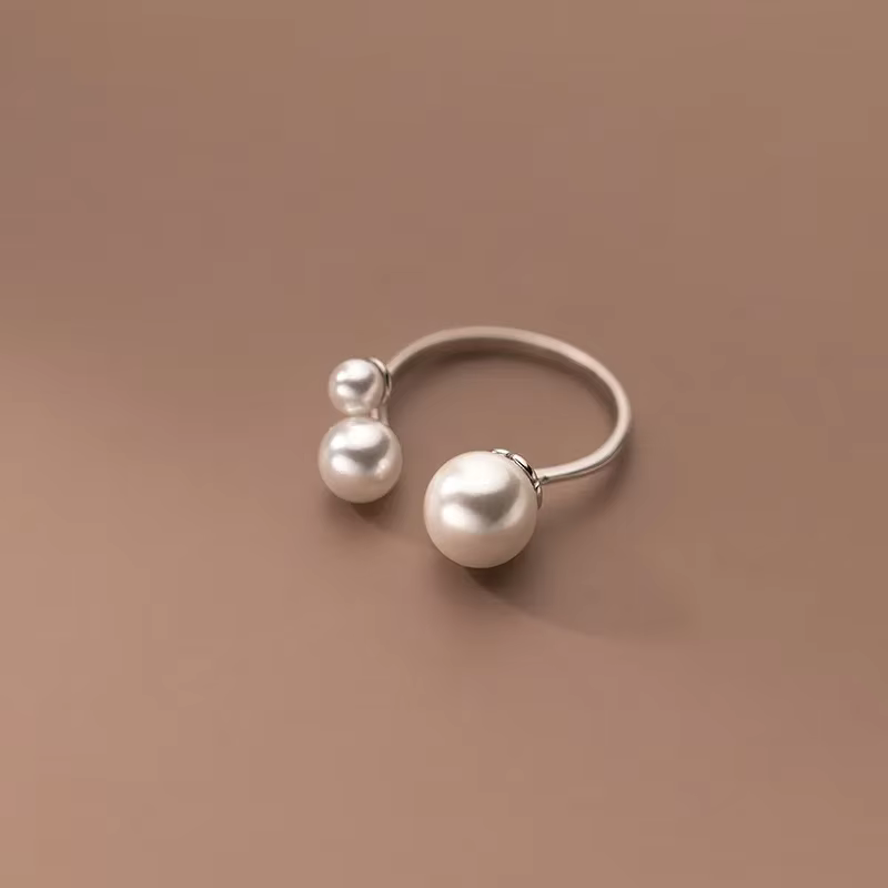 Patience | Pearl Trio Ring