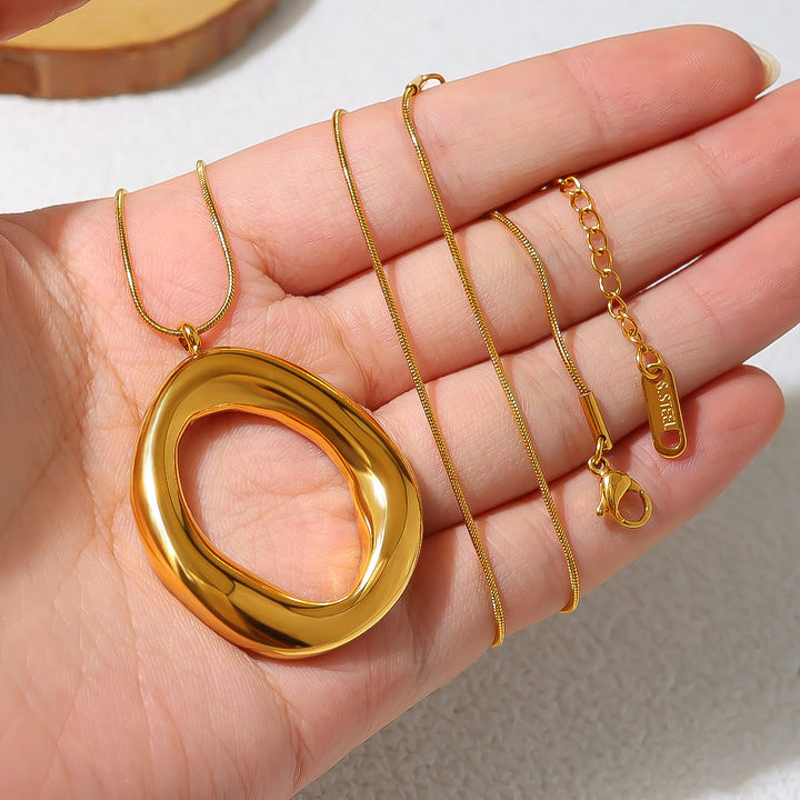 Gail | Gilded Oval Necklace