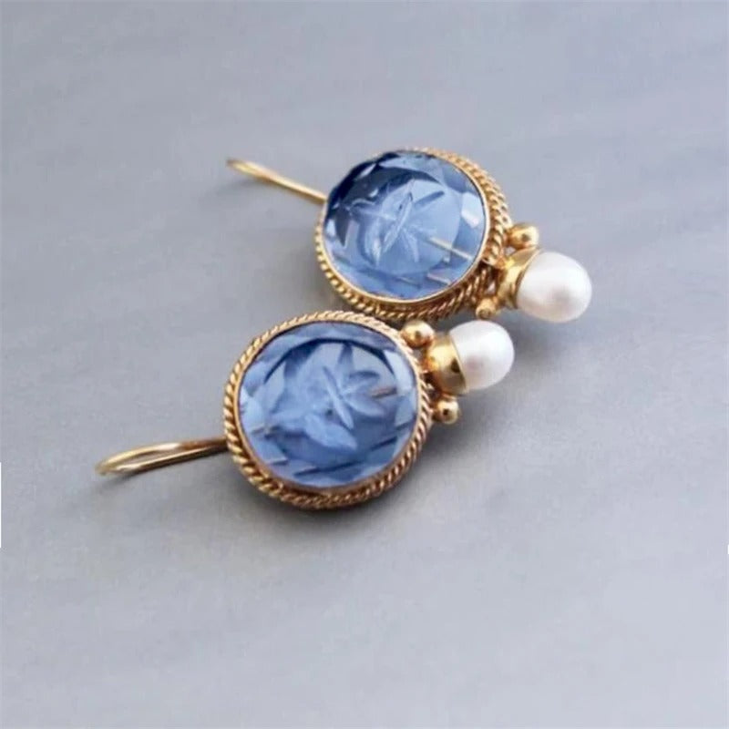 Sophie | Timeless Pearl Earrings